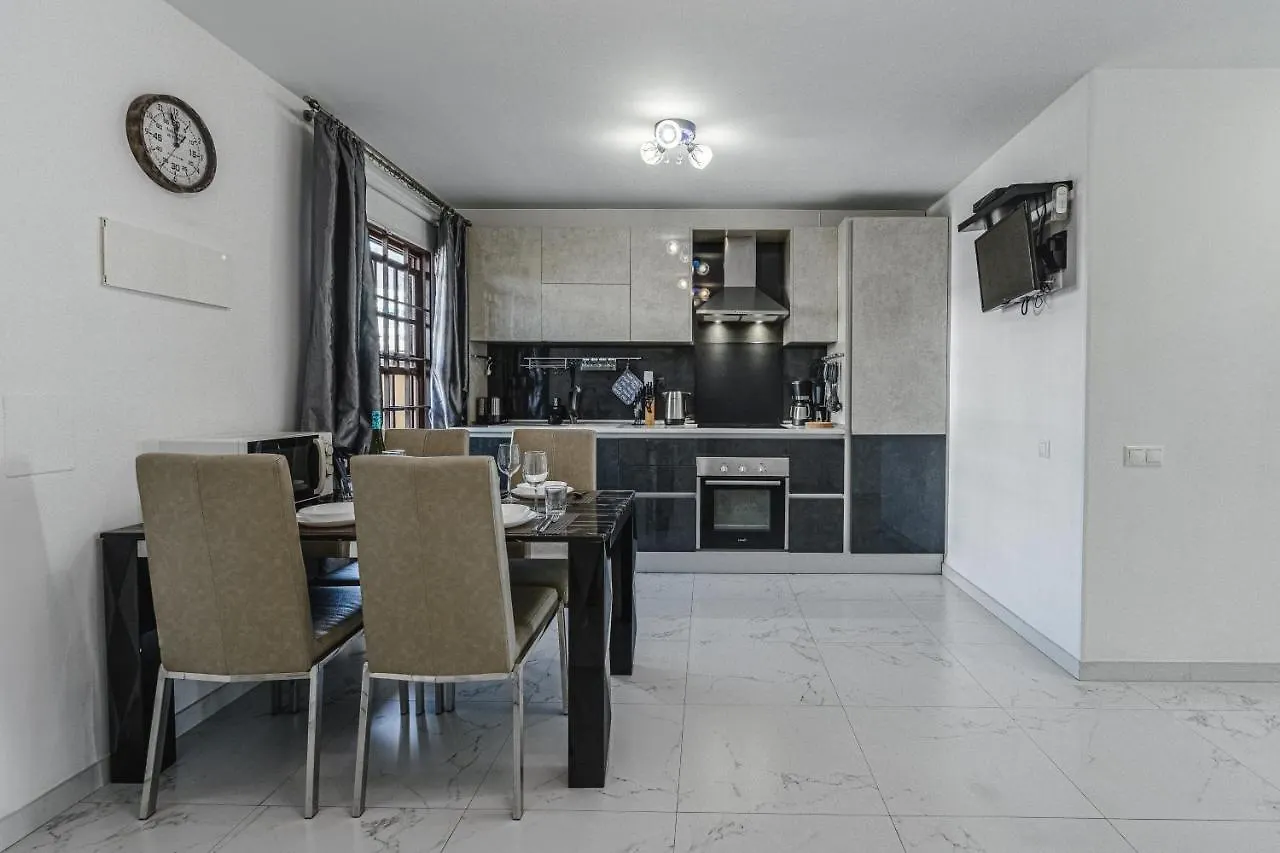 Amazing 3 Bedroom Apartment On The First Line Of The Best Las Americas Beach, Air Conditioner And Terrace Ocean View Playa de las Américas 0*,  Spanien