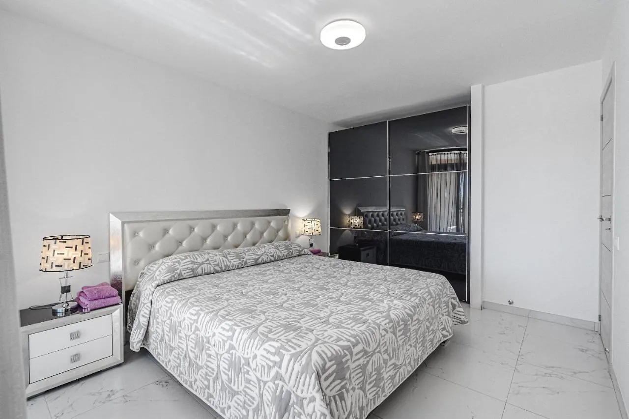Amazing 3 Bedroom Apartment On The First Line Of The Best Las Americas Beach, Air Conditioner And Terrace Ocean View Playa de las Américas 0*,  Spanien