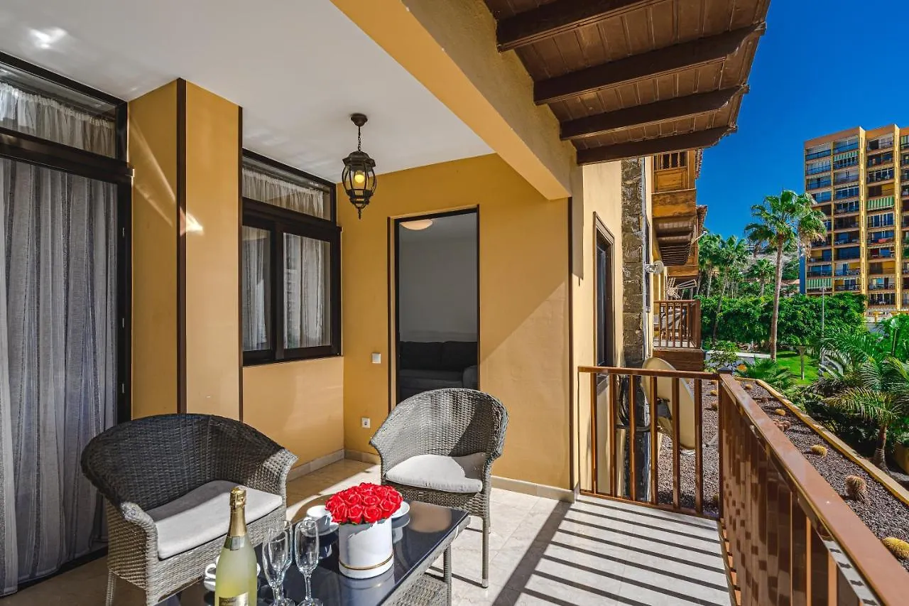 Amazing 3 Bedroom Apartment On The First Line Of The Best Las Americas Beach, Air Conditioner And Terrace Ocean View Playa de las Américas