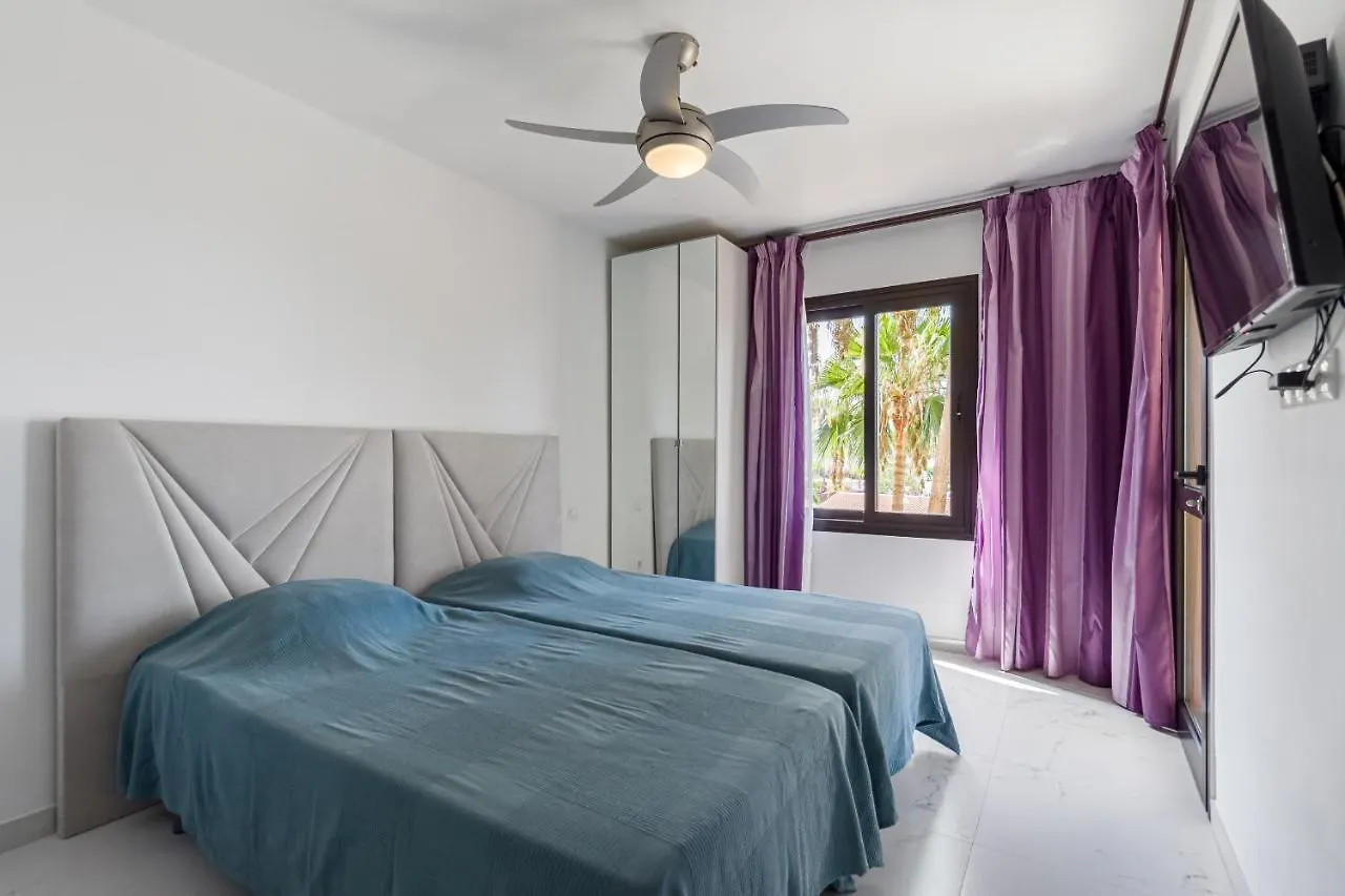 Oceanfront Oasis: 3-Bedroom Las Americas Beach Retreat Playa de las Americas  Apartment Playa de las Americas (Tenerife)