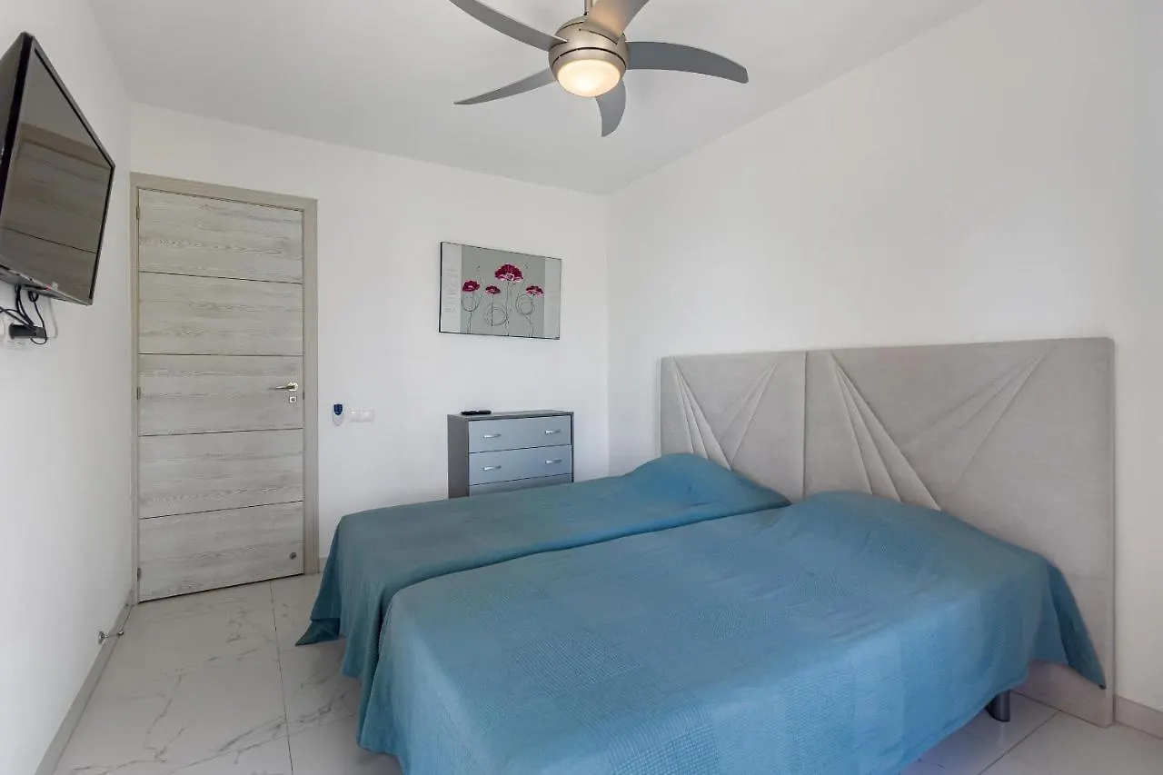 Apartment Oceanfront Oasis: 3-Bedroom Las Americas Beach Retreat Playa de las Americas