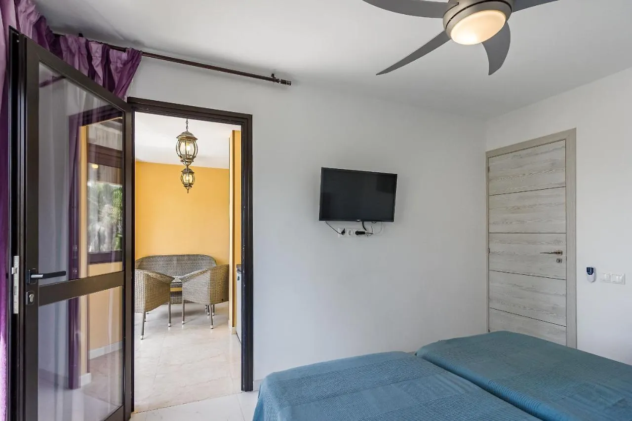 Amazing 3 Bedroom Apartment On The First Line Of The Best Las Americas Beach, Air Conditioner And Terrace Ocean View Playa de las Américas